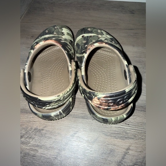 Camouflage Crocs Size 6 Toddler - Picture 2 of 3